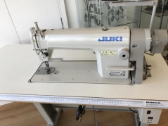 Maquina de costura Juki DDL-8100E com motor servo, tampo e estante nacional
