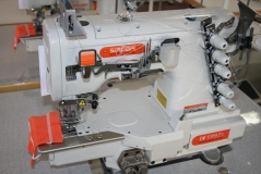 Maquina de costura Siruba SIRUBA C007K-W122-356/CH, com motor servo, tampo e bancada nacional