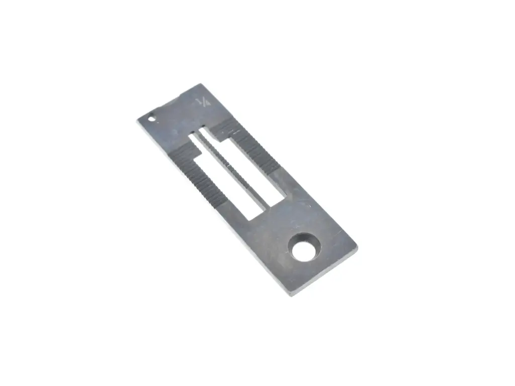 Chapa de agulha  /  espelho de agulha Ponto preso 1 / 4 - 2agulhas Juki com corte (223884, 112604-001, B1109512F00, MN10J8101 )