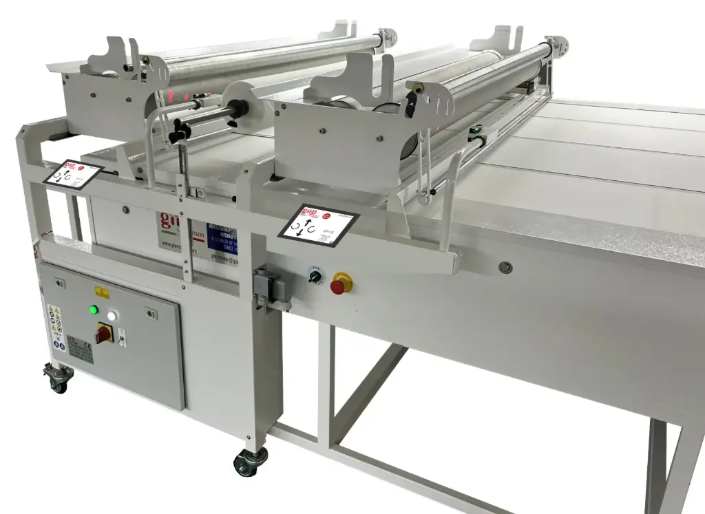 Desenrolador e rebobinador automatico no tapete com centralização dupla 2+1 Giemmepi com ecrã touch