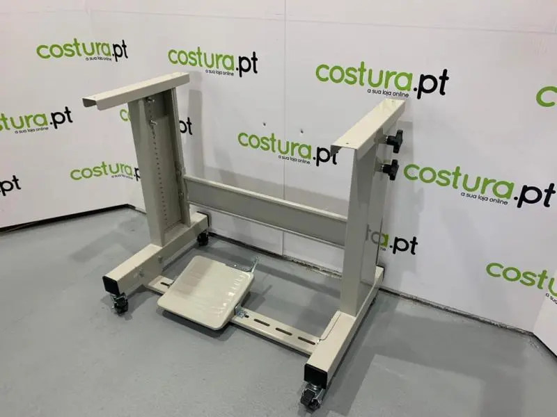 Estante direita ajustavel em altura com rodas duplas c / pedal e acessorios