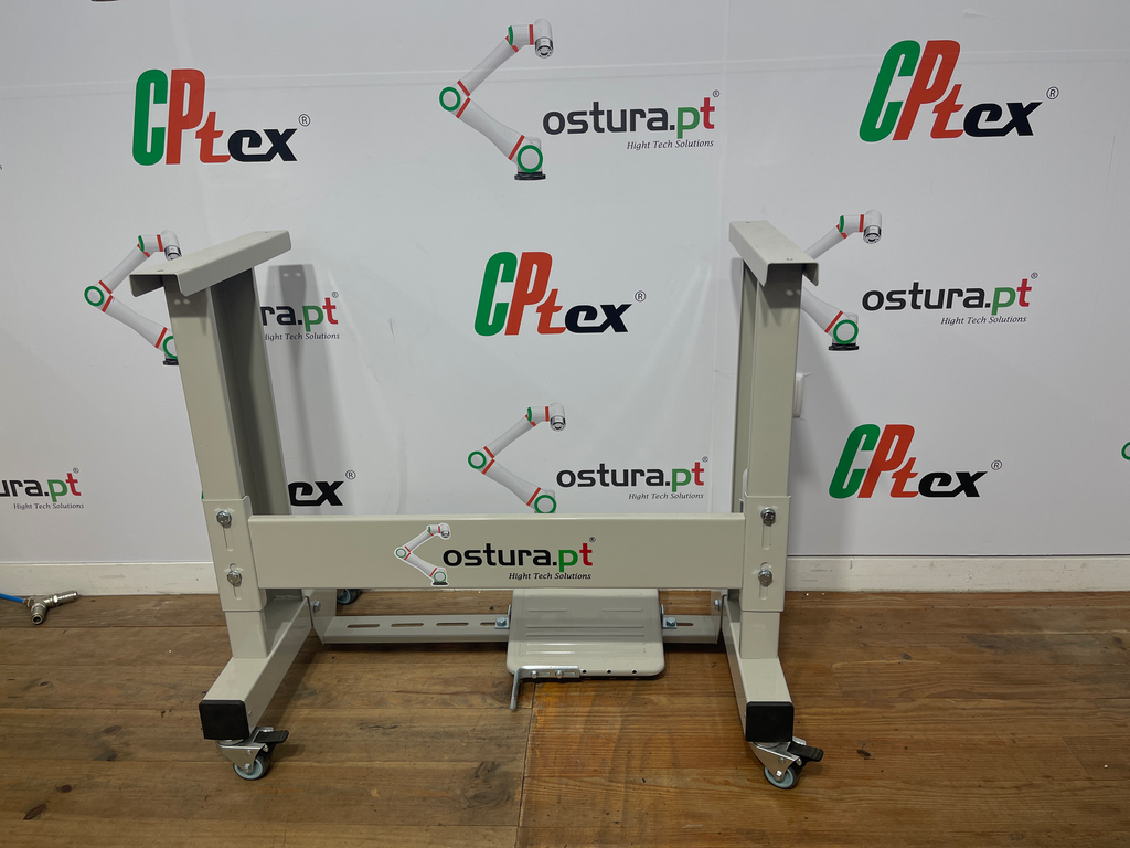 Estante direita com rodas duplas com pedal e acessórios