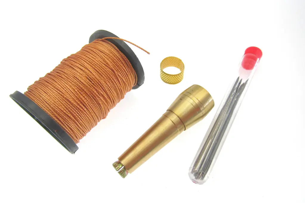 Kit de coser á mão para cabedal, com 6 agulhas e rolo de fio