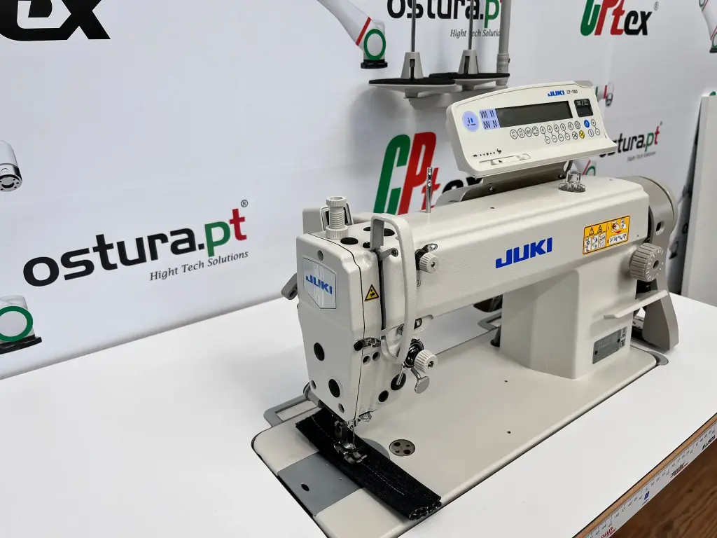 Máquina de costura duplo arrasto com laçadeira  /  crochet de grande capacidade, Juki DLN5410NJ-7-WB / AK85 / SC920 / CP180, motor servo, tampo e bancada nacional