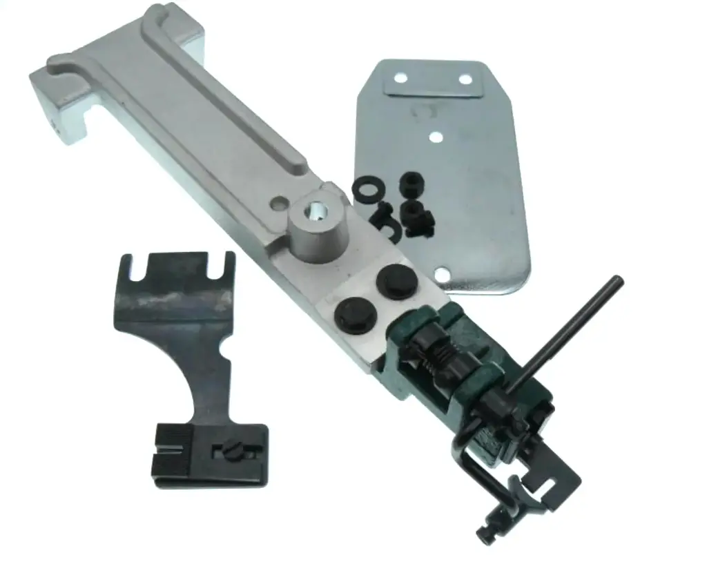 Pinça de botões de pé Brother KE438