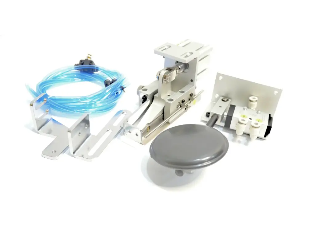 Sistema de corte de fita pneumatico para maquina de ponto preso com sopro = ATK