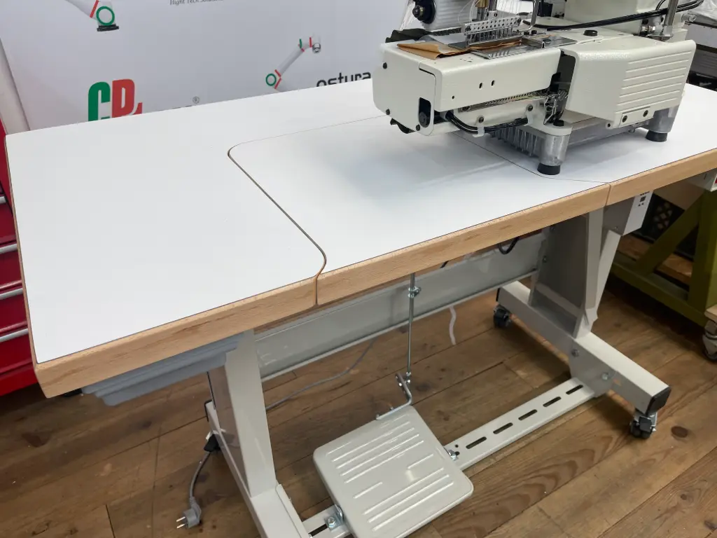 Tampo em contraplacado marítimo 128x60 para maquina de costura especial com meia lua e tampa de fechos