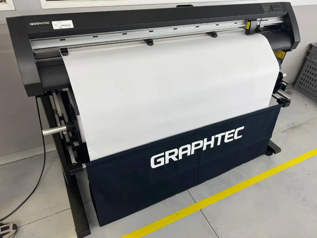 Maquina / plotter de corte de  moldes Graphtec CE8000-130