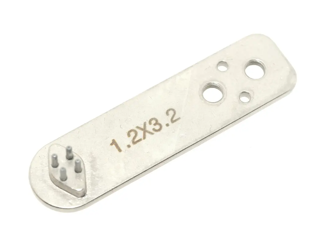 Matriz / transportador para carregador de botões de 4 furos 1.2x3.2mm para maquina de botões