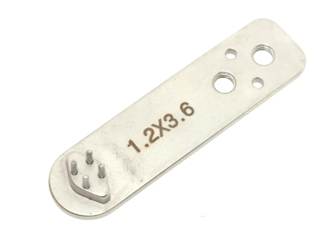 Matriz / transportador para carregador de botões de 4 furos 1.2x3.6mm para maquina de botões