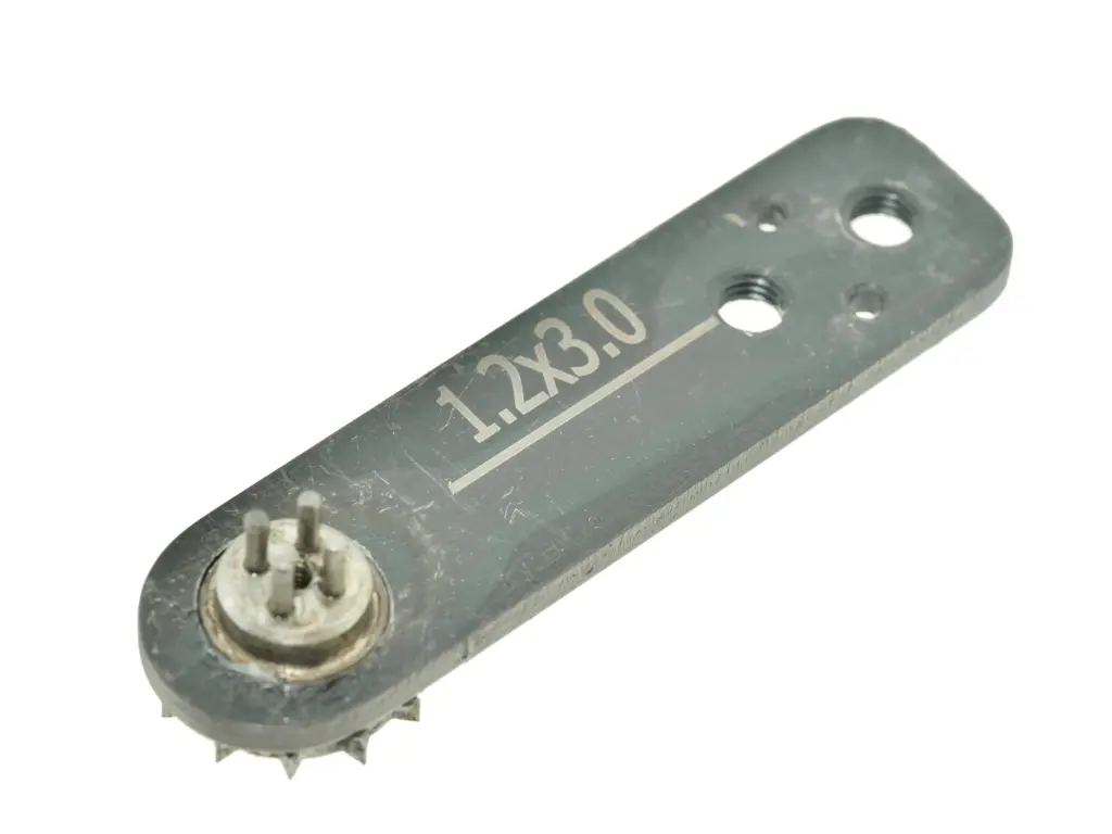 Matriz / transportador para carregador de botões de 4 furos 1.2x3.0mm para maquina de botões com camera