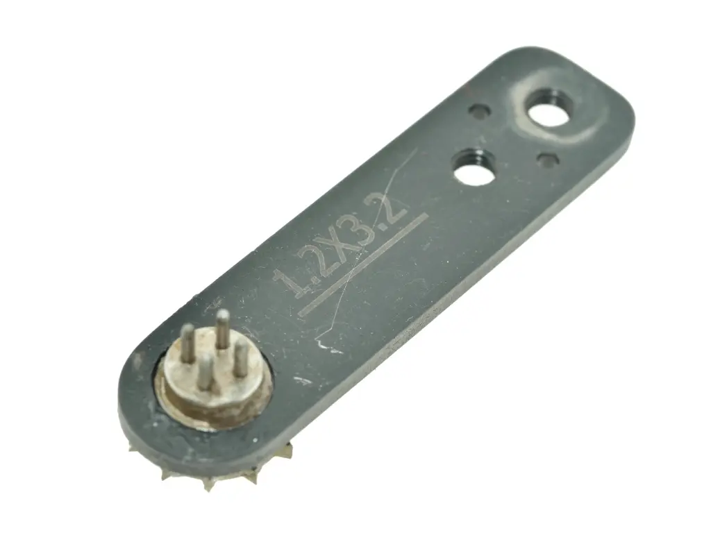 Matriz / transportador para carregador de botões de 4 furos 1.2x3.2mm para maquina de botões com camera