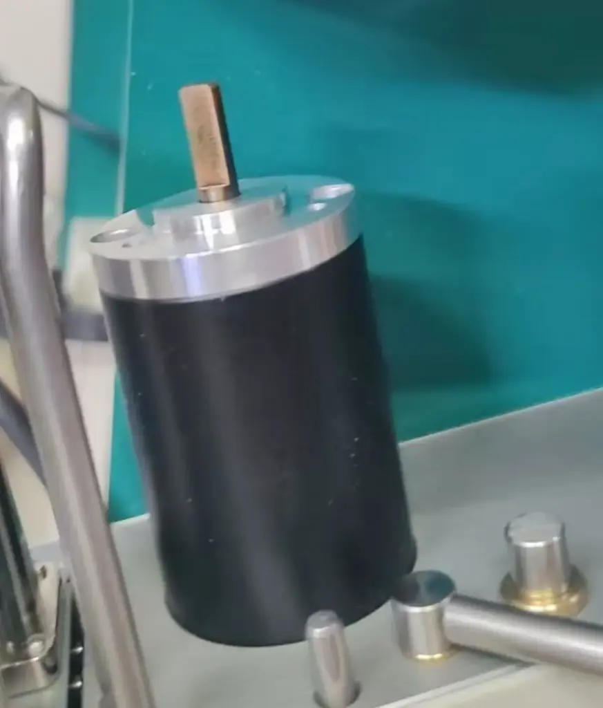 Motor de alimentador com tensão para coloretes  /  fitas  /  elásticos - MC-E4 