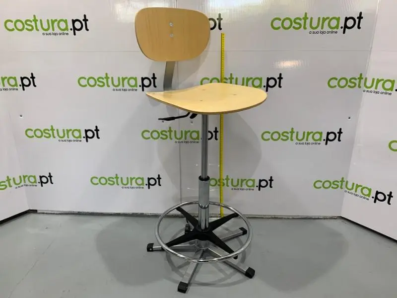 Cadeira a gás com apoio  /  base em contraplacado, e apoio de pés Ergolina com 78cm de altura (94013000)