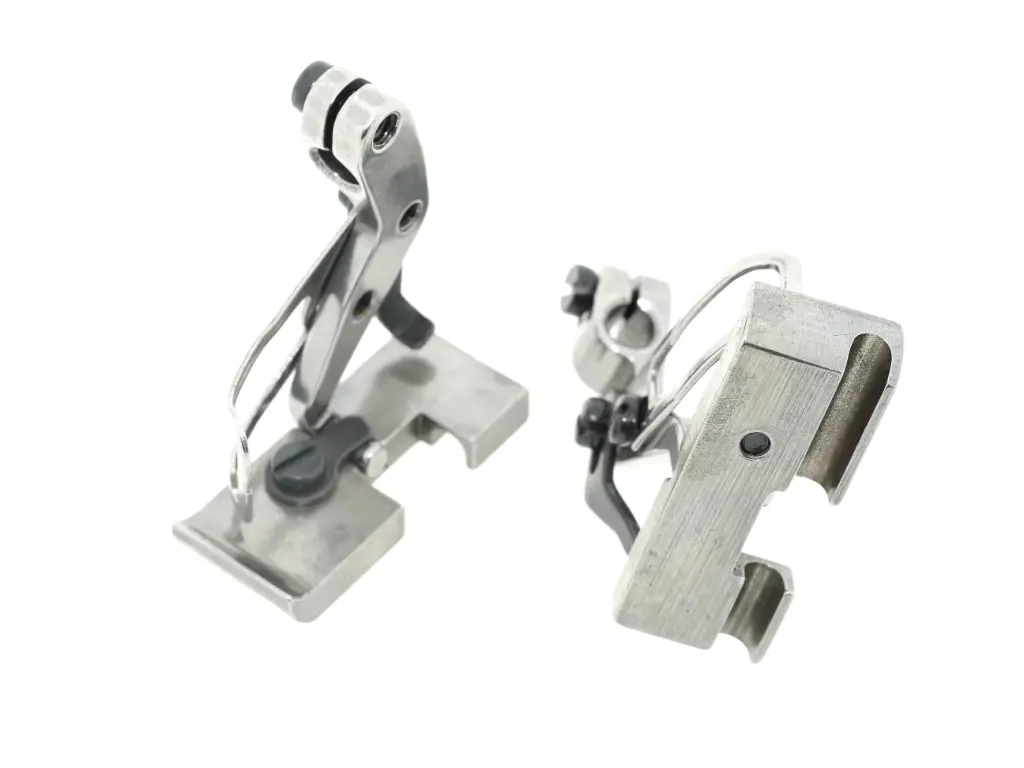 Calcador corte e cose de 2 ag. com rasgo para meter chumbo de 4mm Pegasus