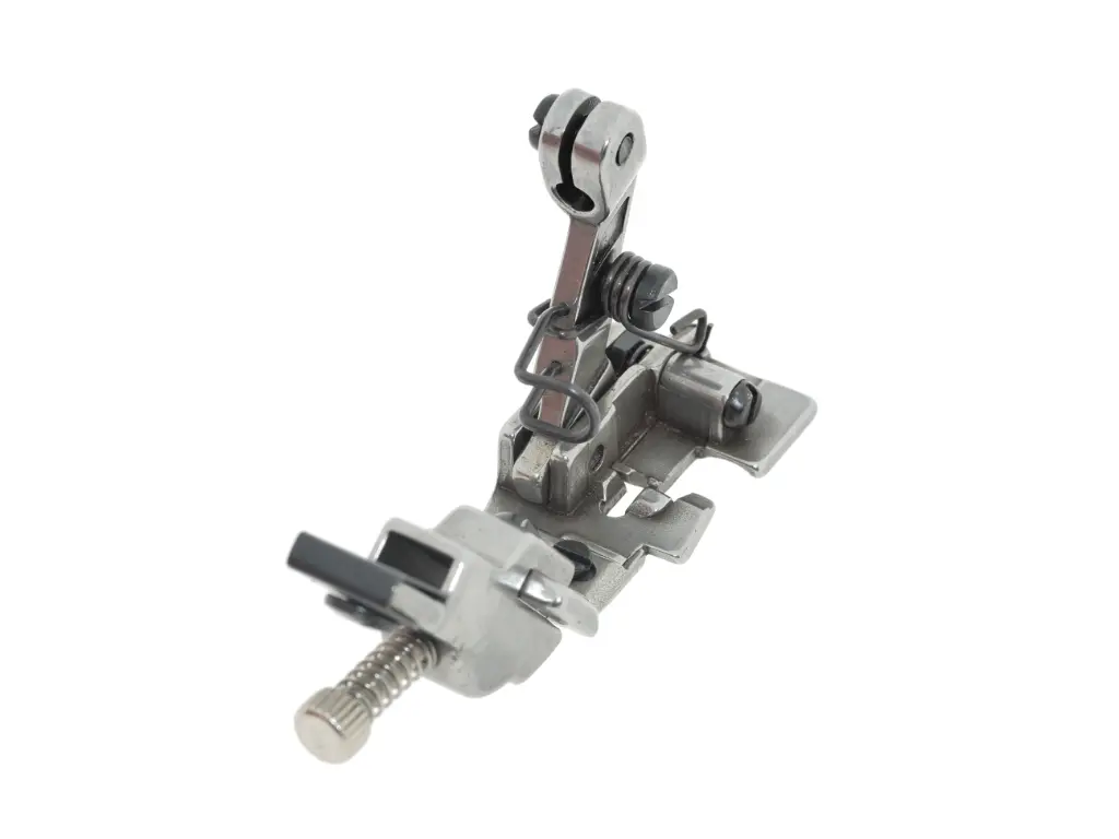 Calcador corte e cose de 5 fios com canal  e tensor de elástico 6.4mm Juki