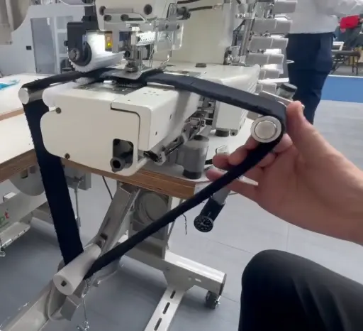 [Cptex.PrTsElDv] Maquina de costura Kansai Special KANSAI FX 4412 P / UTC, com motor servo, dispositivo electronico de tensão