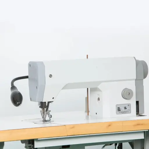 [Gut.MP500] Maquina de costura de falso pic invertido MP500 com motor servo e bancada de rodas