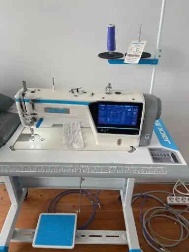 [JacK.A10] Maquina de costura ponto preso Jack A10, ecrã touch, com motor servo, tampo e bancada