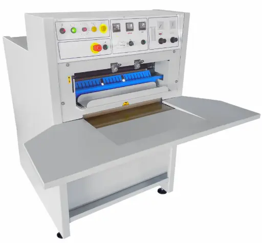 [GMP.PR5/N/60] Maquina termocolagem Giemmepi PR 5 / N Line H-600mm ,para colar entretela em colarinhos e punhos de camisas, arrefecimento circuito fechado integrado ,ecrã touch 7" com 24 programas ,descarregador automático