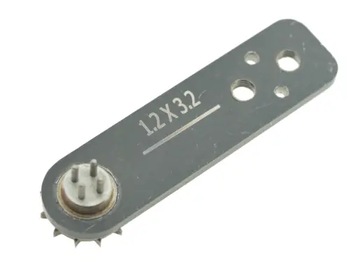 [Cpt.NG-3.2-4] Matriz / transportador para carregador de botões de 4 furos 3.2mm para maquina de botões com camera