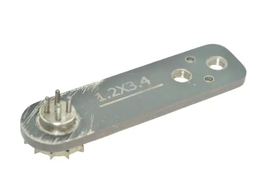 [Cpt.NG-3.4-4] Matriz / transportador para carregador de botões de 4 furos 3.4mm para maquina de botões com camera