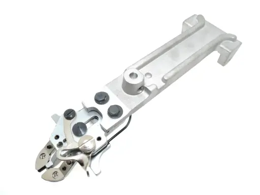 [K-PincKE438Norm] Pinça de botões normal Brother KE438