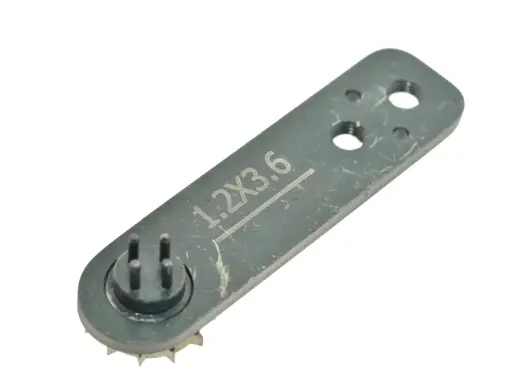 [Cpt.NG-1.2x3.6-4] Matriz / transportador para carregador de botões de 4 furos 1.2x3.6mm para maquina de botões com camera