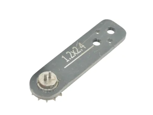 [Cpt.NG-1.2x2.4-2] Matriz / transportador para carregador de botões de 2 furos 1.2x2.4mm para maquina de botões com camera