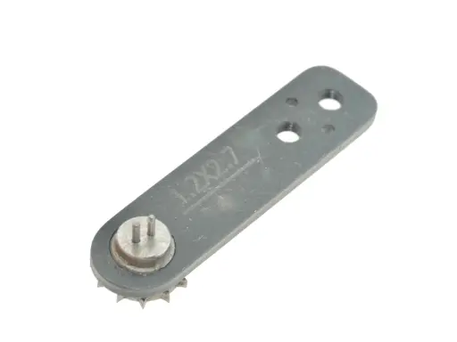 [Cpt.NG-1.2x2.7-2] Matriz / transportador para carregador de botões de 2 furos 1.2x2.7mm para maquina de botões com camera