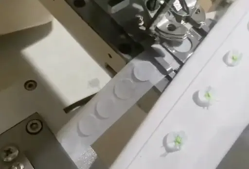 [Cptex.Max-PD] Dispositivo de alimentação e perfuração para reforço de botões no colarinho para maquina de pregar botões Cptex Max-PD