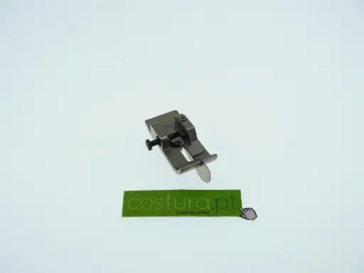 [Lj.8700PFUT-001.R1-32] Base de calcador com guia para maquina PBN (Remate limpo) 0.8mm