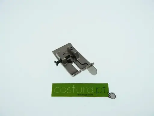 [Lj.8700PFUT-001.R1-4] Base de calcador com guia para maquina PBN (Remate limpo) 6.4mm