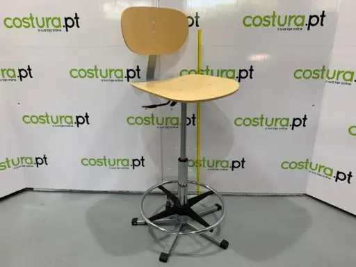 [Sm.EV05] Cadeira a gás com apoio  /  base em contraplacado, e apoio de pés Ergolina com 78cm de altura (94013000)